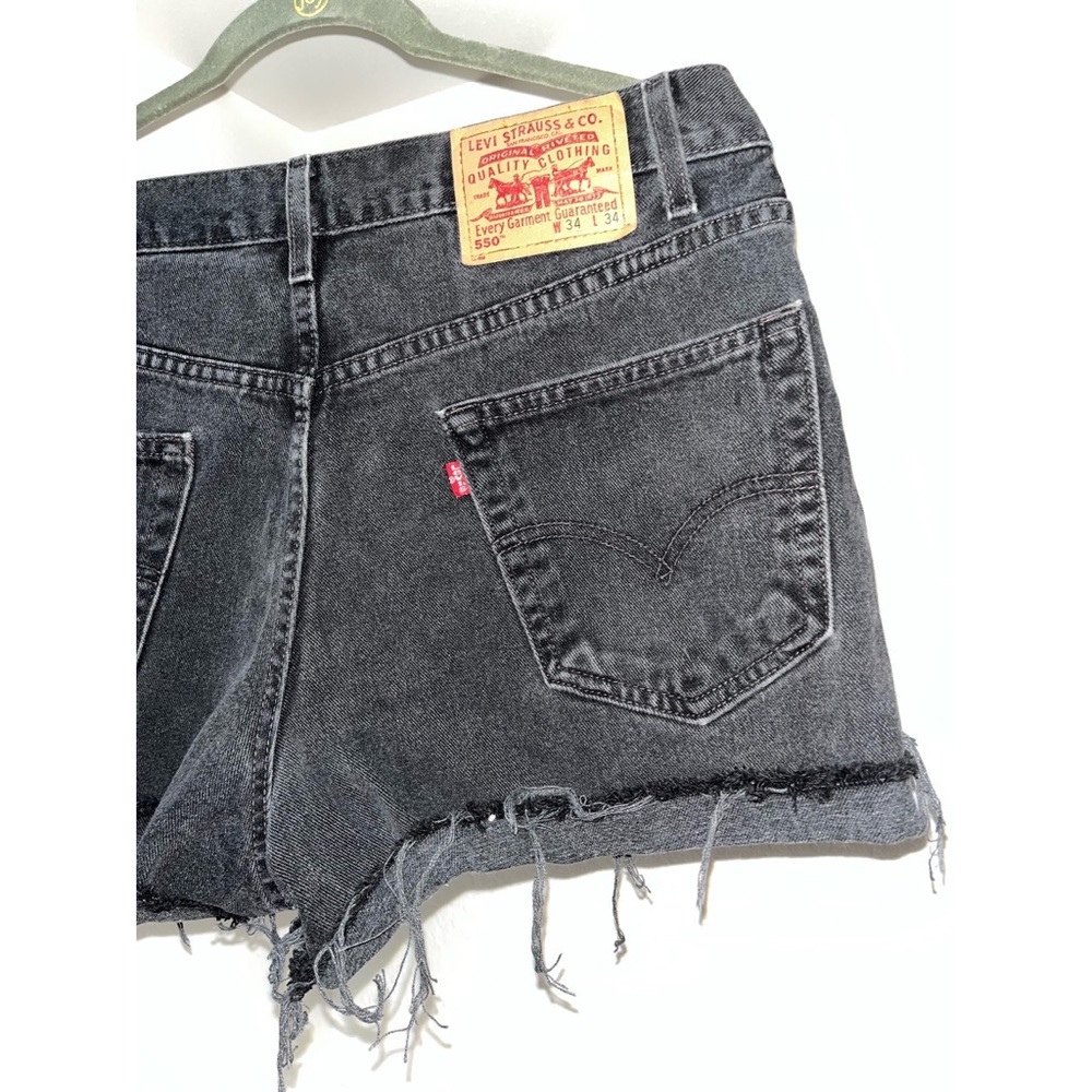 LEVI’S Distressed Jean Shorts 🖤
